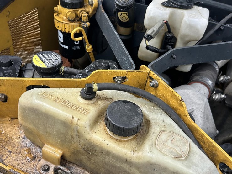 2011-deere-318d-image-6