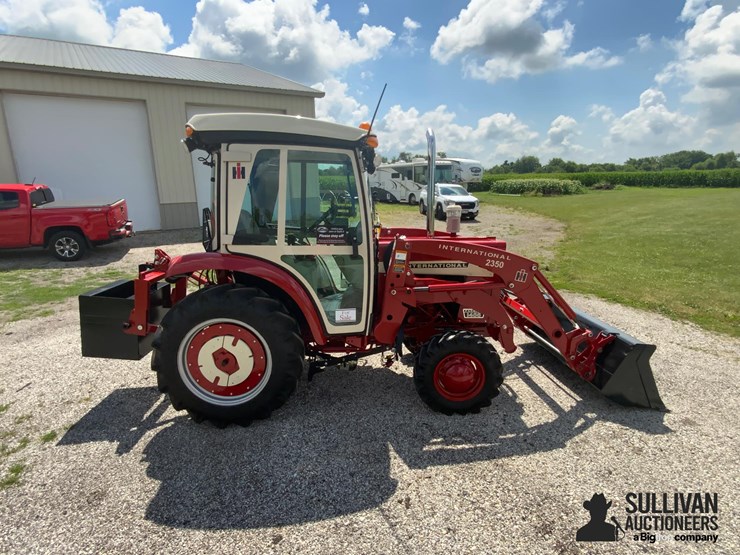 2023-international-farmall-1456-compact-utility-tractor-w/-loader-image-4