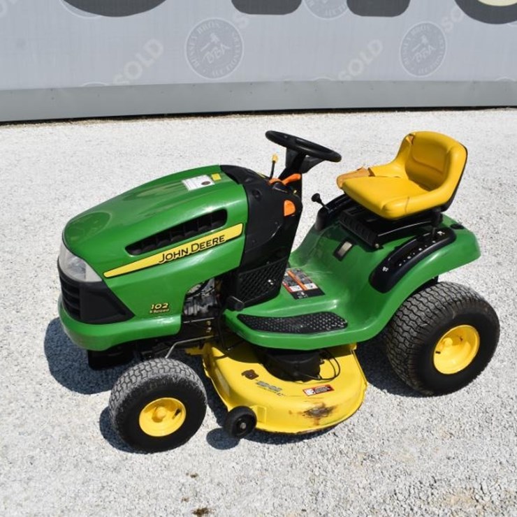 JOHN DEERE 102