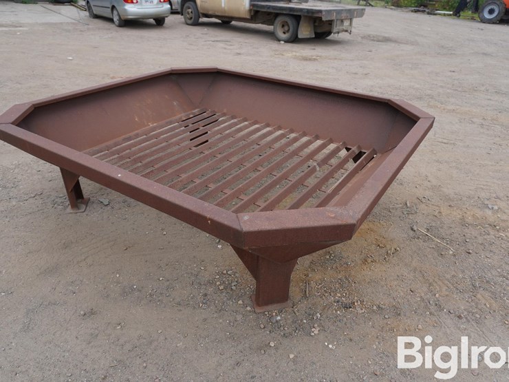7'x8'x28"-tall-hay-feeder-image-3