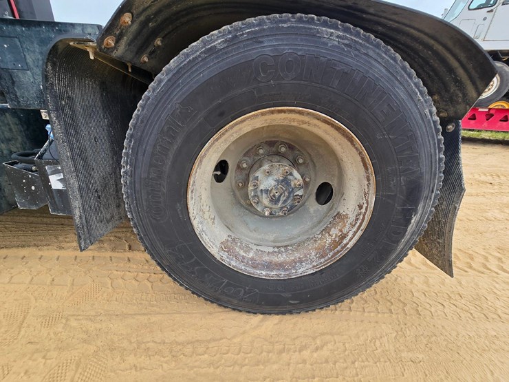 2016-ottawa-yard-spotter-truck---cummins-diesel,-allison-auto,-hydraulic-air-fifth-wheel,-33,000-...-image-22