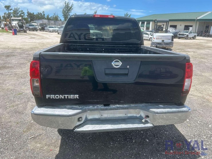 2015-nissan-frontier-image-17