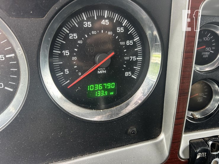 2006-kenworth-w900l-image-16
