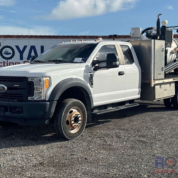 2017 FORD F550