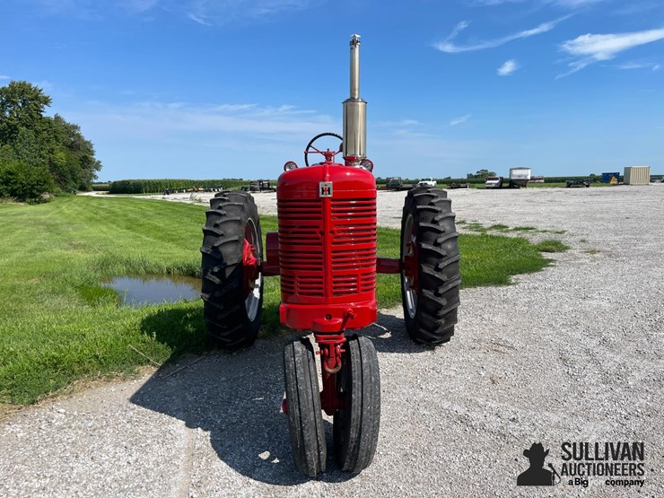 1953-farmall-super-m-2wd-tractor-image-2