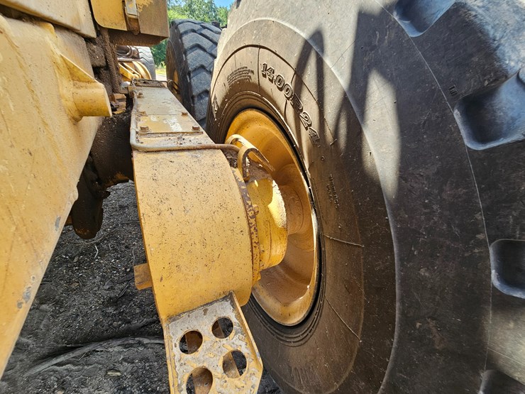 2002-caterpillar-12h-image-122