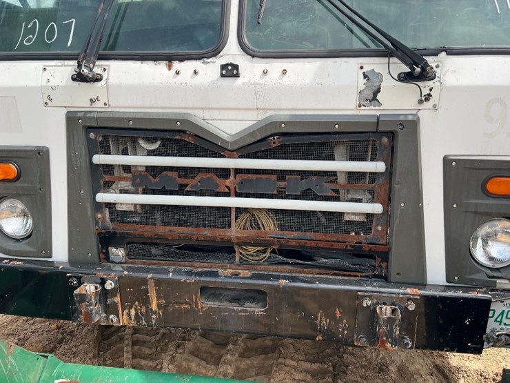 2012-mack-leu613-image-10