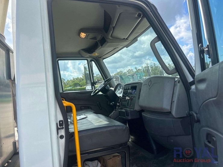 2014-international-durastar-4300-image-32