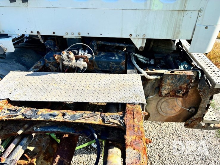 2011-freightliner-truck-(gp11247,-unit-115385)-image-38