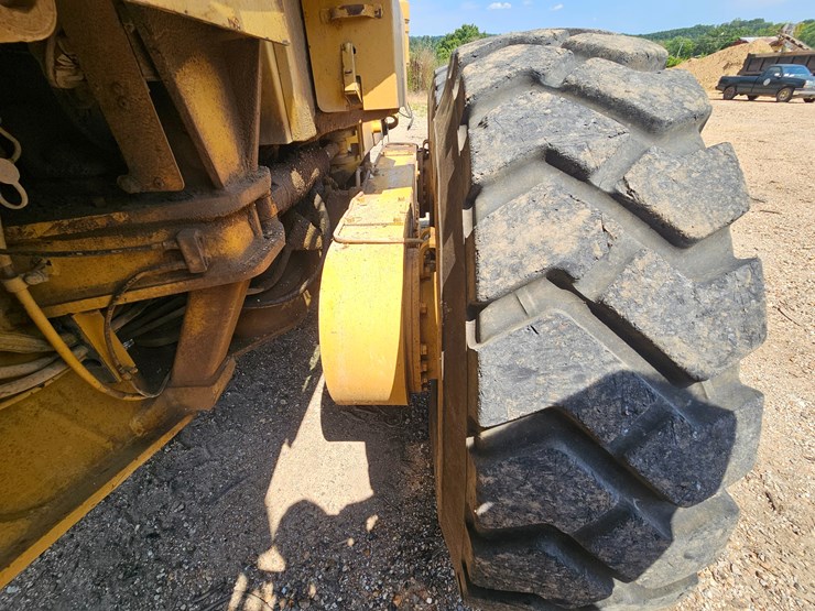 2002-caterpillar-12h-image-111