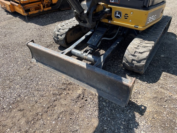 2019-deere-35g-image-9
