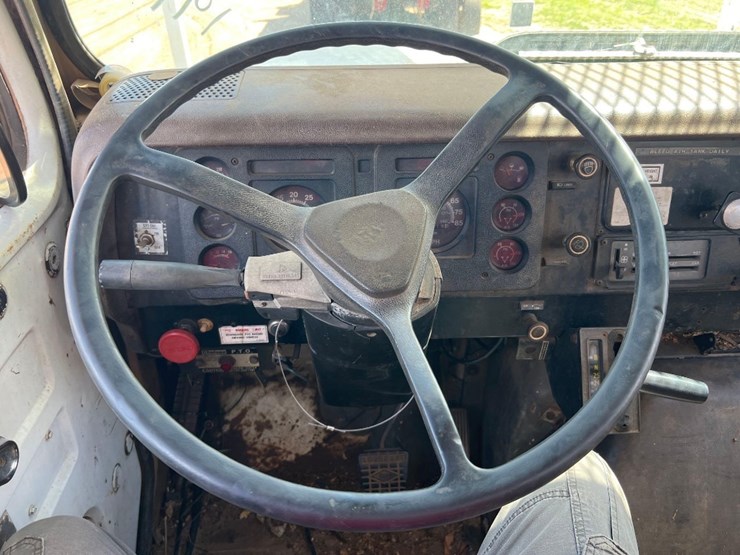 1987-international-s1900-image-32