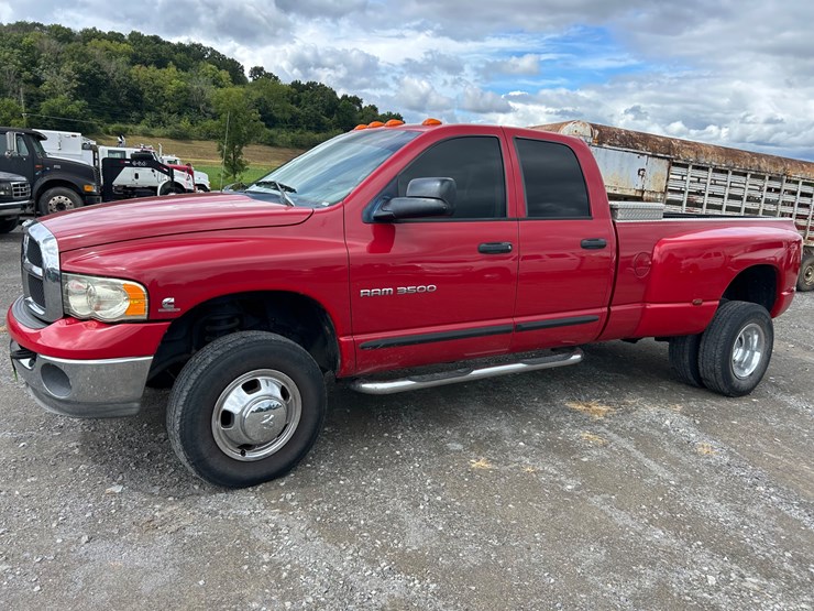 2004-dodge-ram-3500-image-1