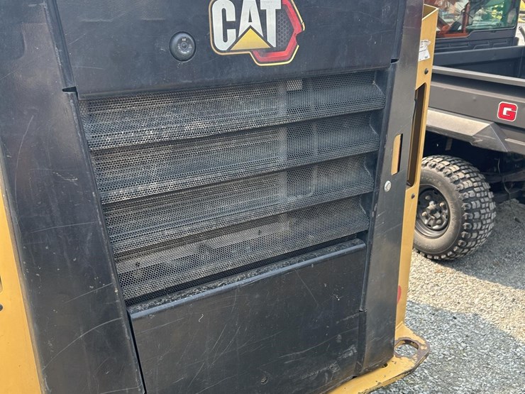 2020-caterpillar-259d3-image-12