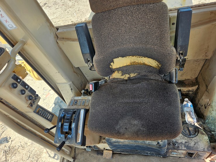 2002-caterpillar-12h-image-53