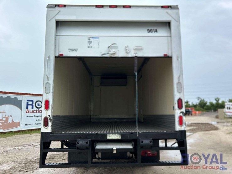 2013-mitsubishi-fuso-fec92s-image-22