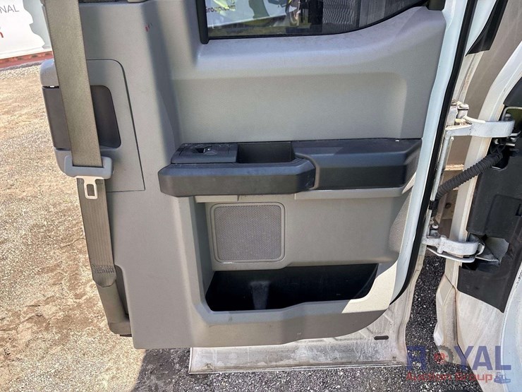 2017-ford-f550-image-29