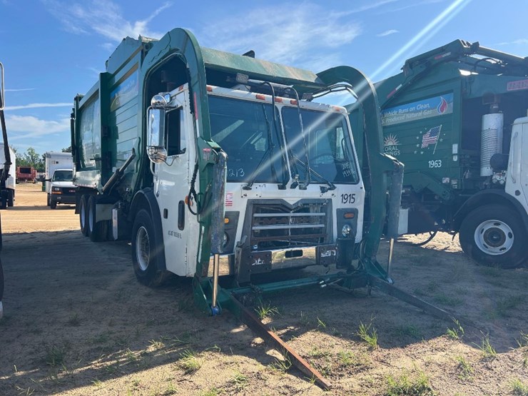 2015-mack-leu613-image-5