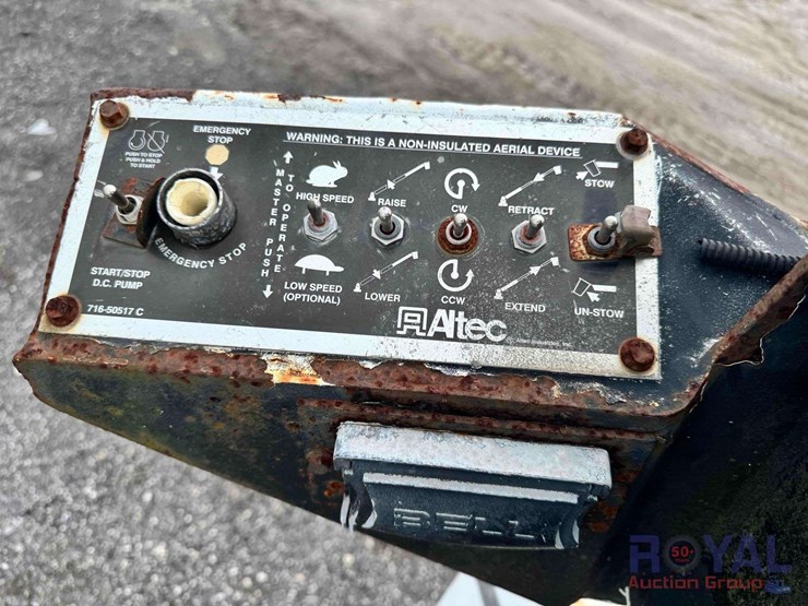 2005-chevrolet-c4500-altec-bucket-truck-image-22