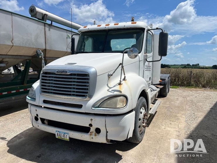 2009-freightliner-truck-(jn2397,-unit-277091)-image-2