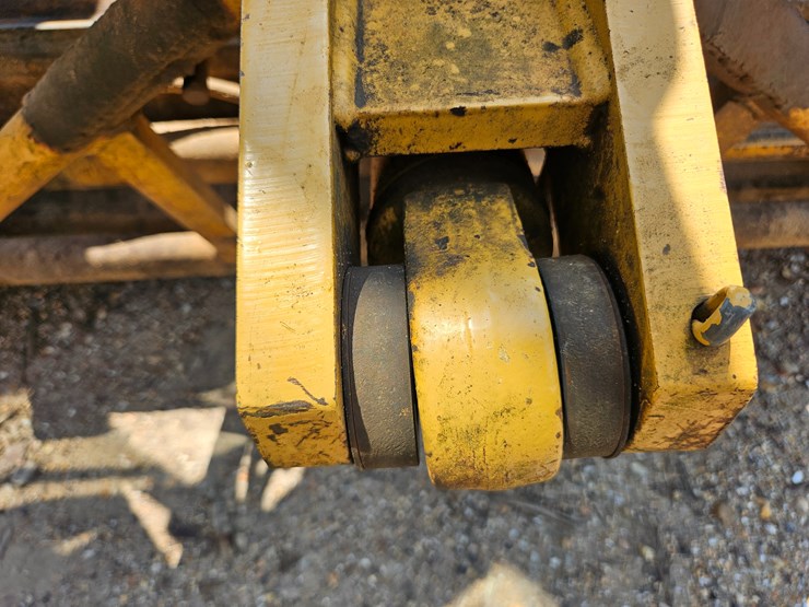 2002-caterpillar-12h-image-86