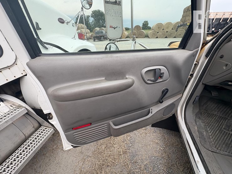 2000-chevrolet-3500-image-16