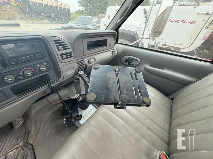 2000-chevrolet-3500-image-17