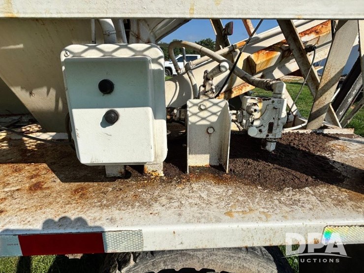 2000-sterling-dry-tender-truck-(gp11245,-unit-123831)-image-40