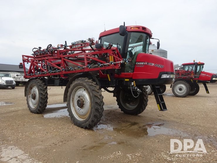 2011-case-ih-patriot-4420-image-10
