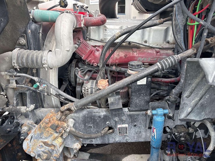 2012-mack-cxu613-day-cab-t/a-wet-kit-truck-tractor-image-5