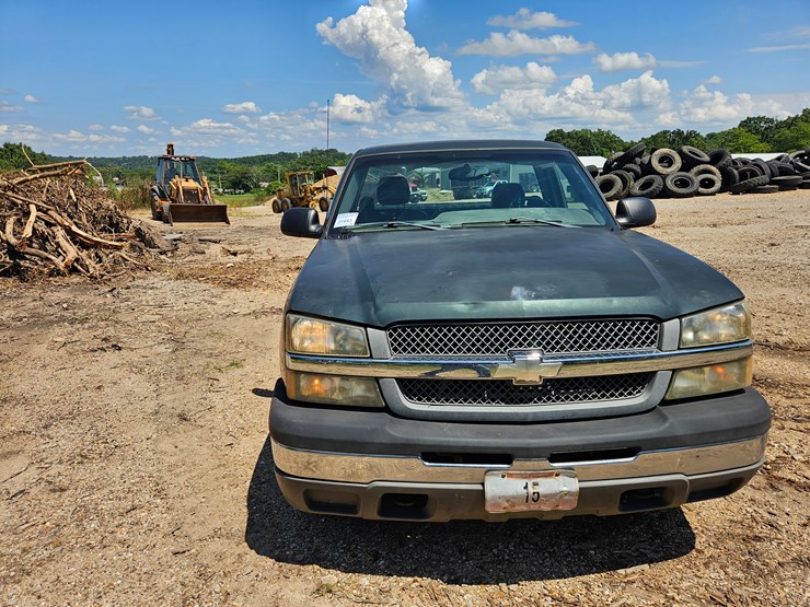 2004-chevrolet-silverado-image-21