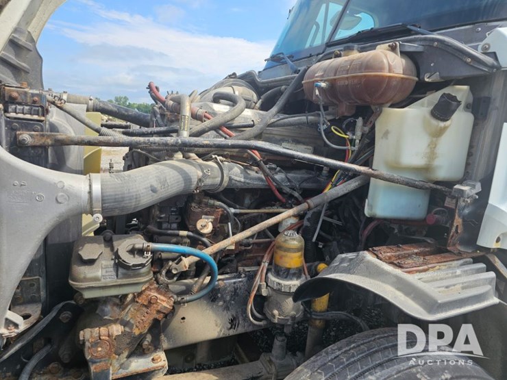 2006-freightliner-cl120t-truck-(pz13811,-unit-51318)-image-13