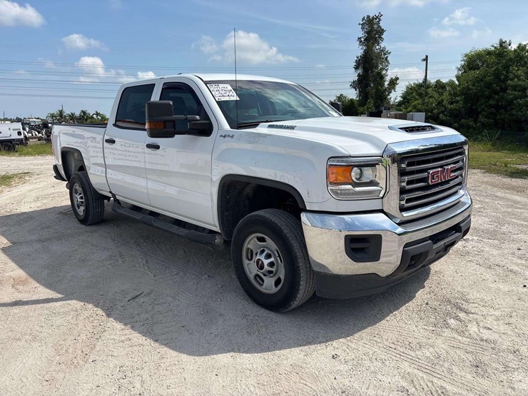 2018-gmc-sierra-2500-image-2