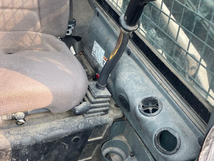 new-holland-c238-image-42