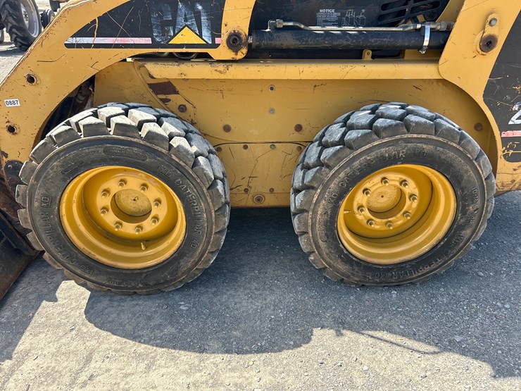 caterpillar-216-image-9