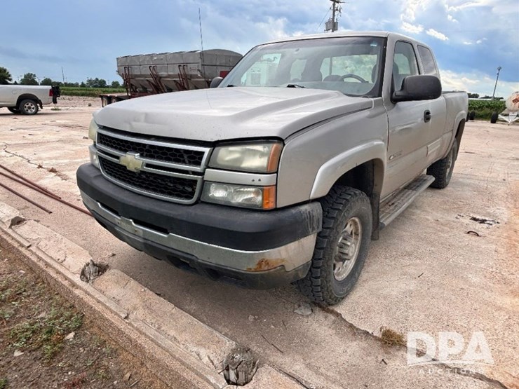 2006-chevrolet-2500hd-image-2