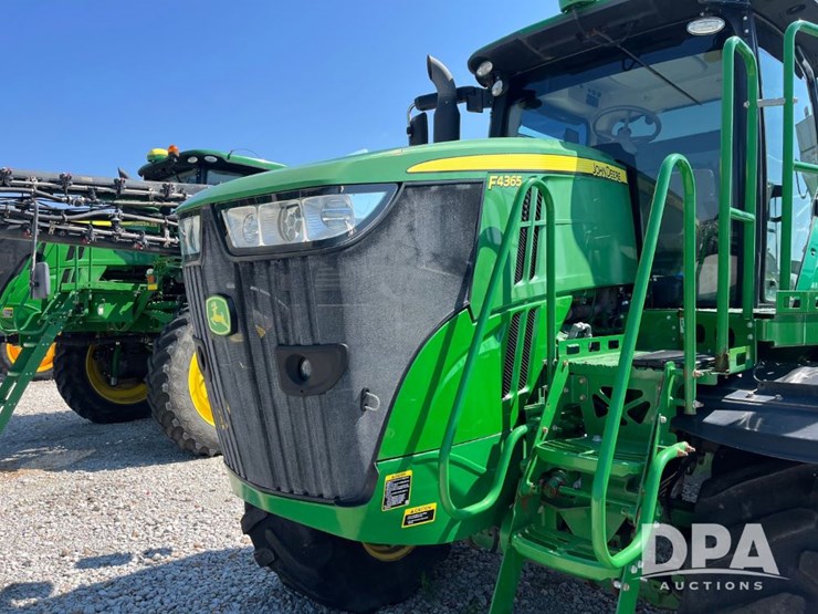 2019-john-deere-f4365-image-18