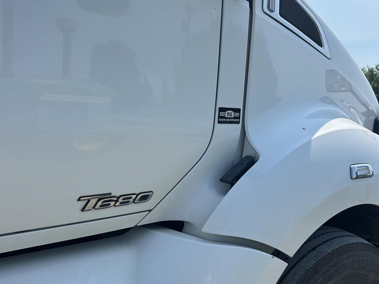 2018-kenworth-t680-image-12