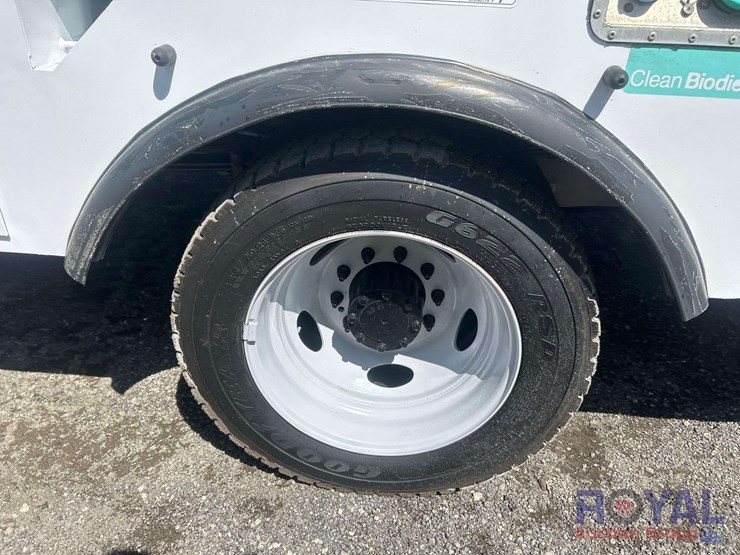 2013-ford-f550-image-22