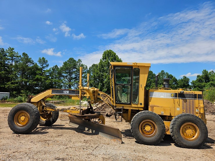 2002-caterpillar-12h-image-9