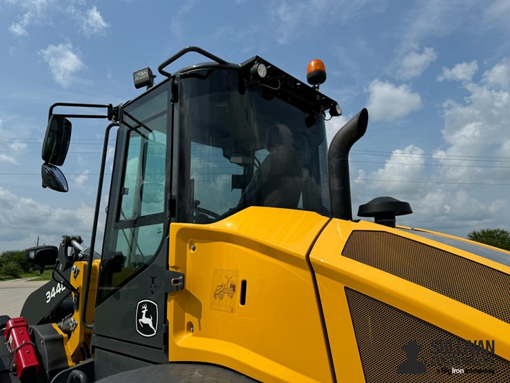 2019-deere-344l-image-15