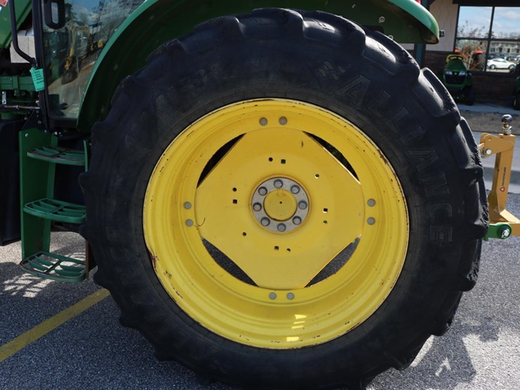 john-deere-6105e-image-10