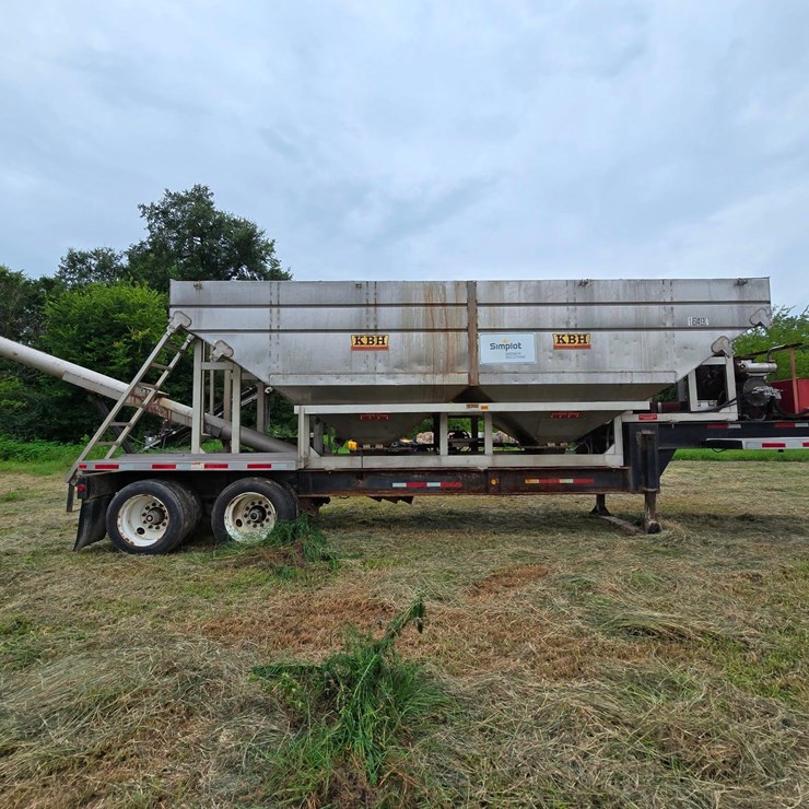 2016 KBH Fertilizer Tender Trailer - Isuzu Diesel, Hydraulic System, Rear Discharge