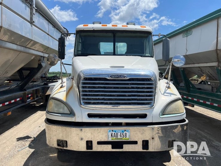 2005-freightliner-truck-(jn2399,-unit-277052)-image-3