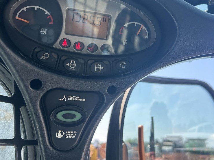 2014-bobcat-s570-image-11