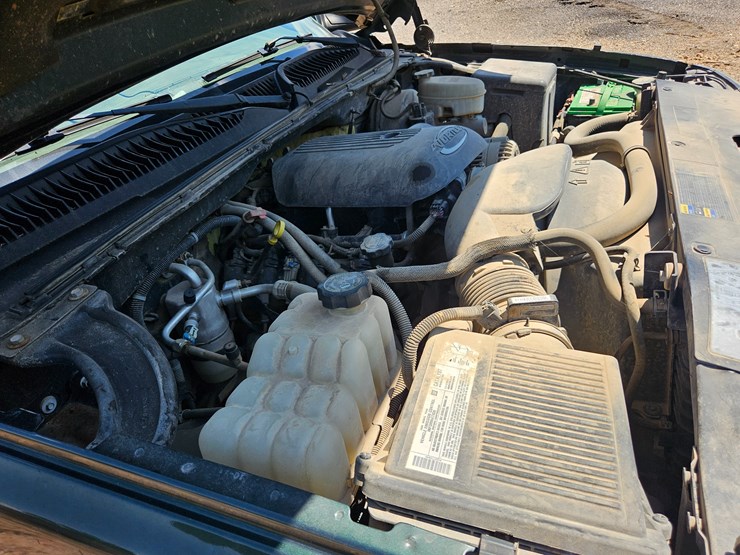 2004-chevrolet-silverado-image-26
