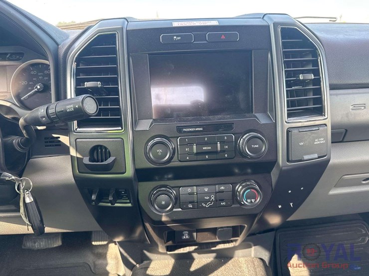 2022-ford-f550-image-15