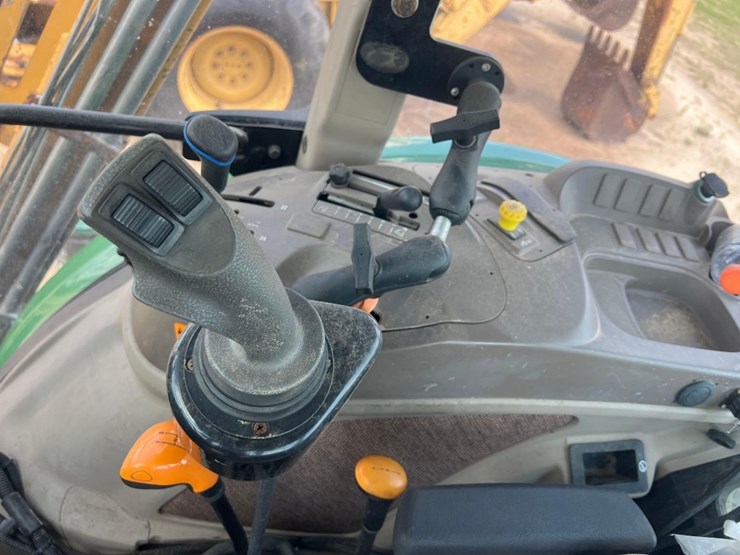 john-deere-6105d-image-28