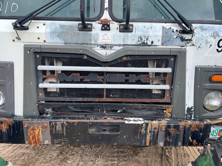 2011-mack-leu613-image-10