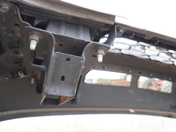 2023-ram-2500-front-bumper-image-18